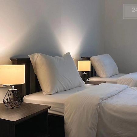 24 Kimberley Hotell George Town Rum bild