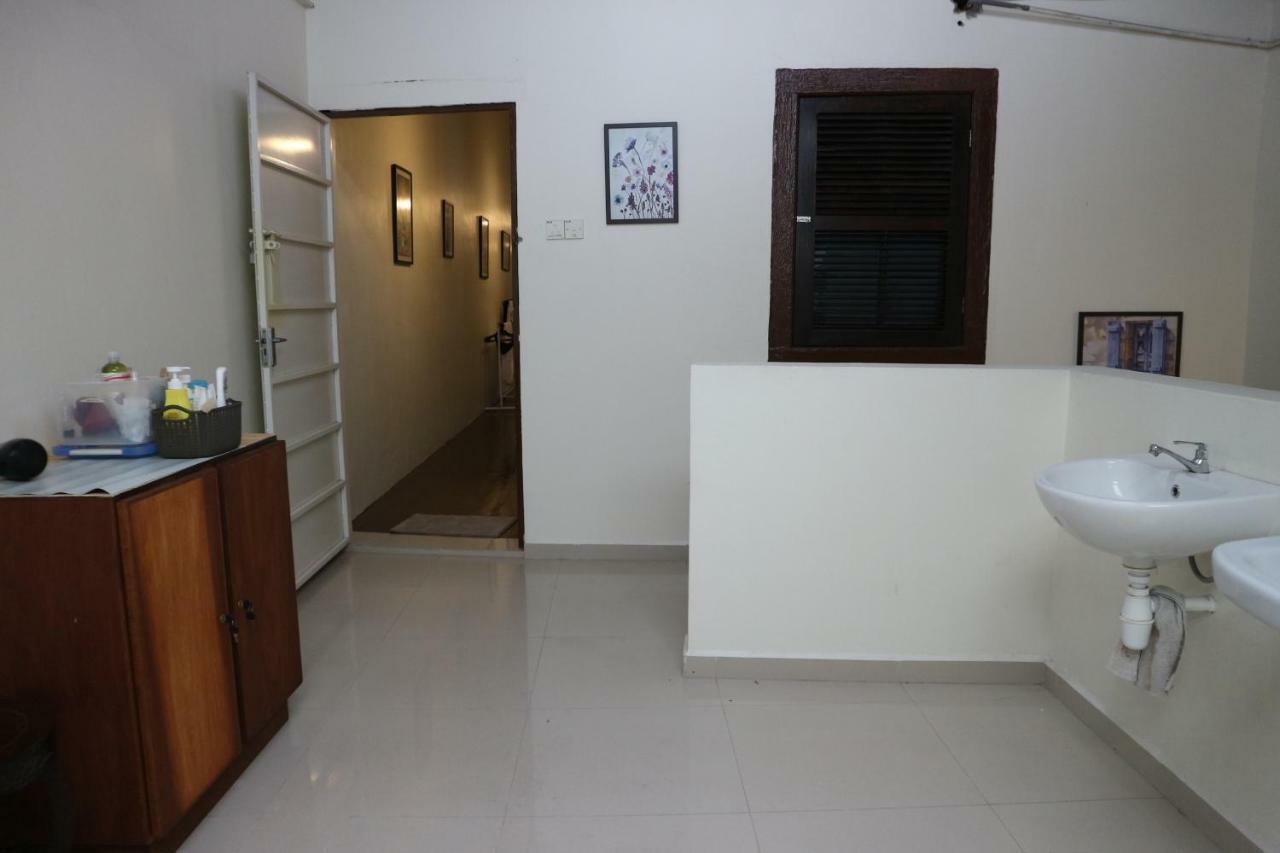 24 Kimberley Hotell George Town Exteriör bild